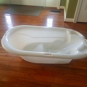 Baby bath tub